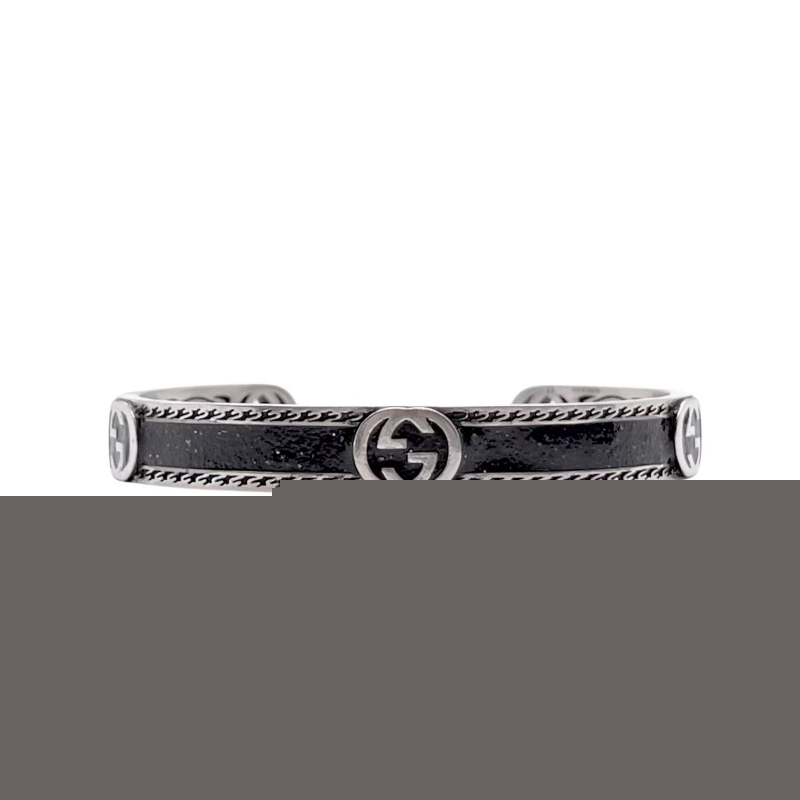G*u*i bracelets